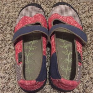 Keen casual shoes EUC